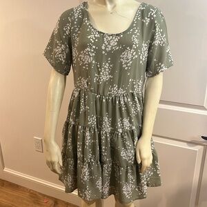 NWT Forever 21 Sage and White tiered skirt dress